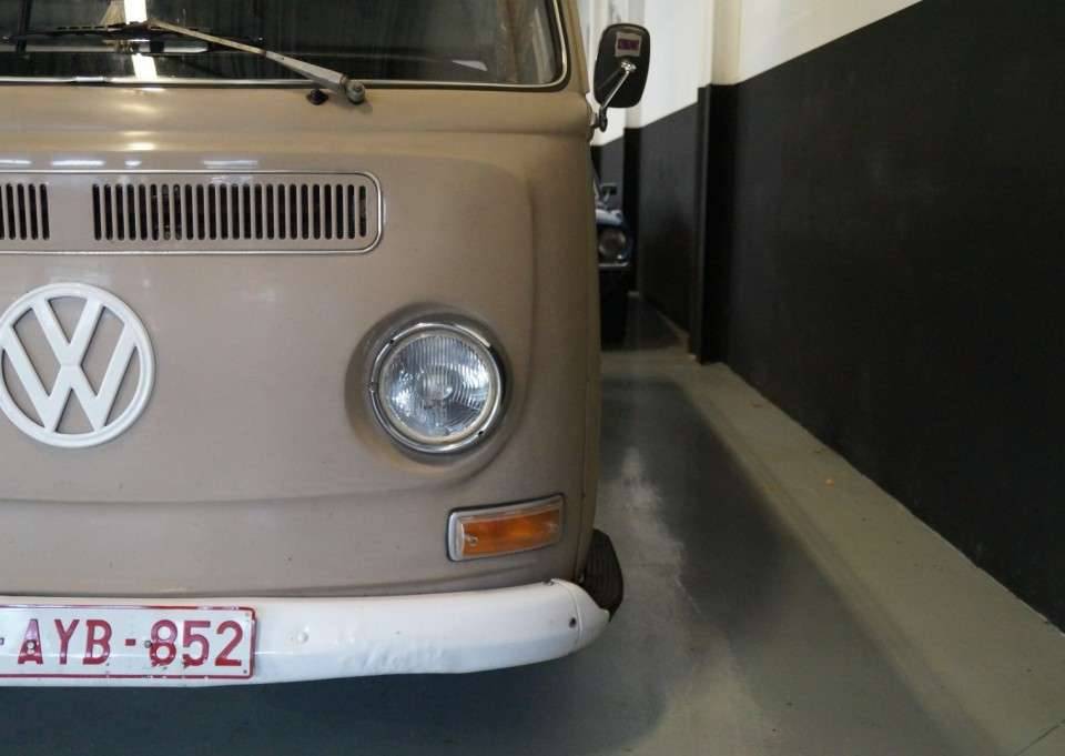 Image 24/43 of Volkswagen T2a minibus (1969)