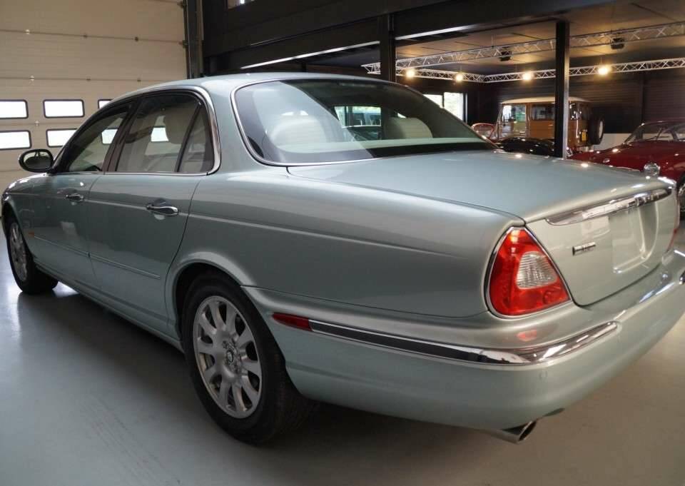 Image 43/50 of Jaguar XJ 8 4.2 (2004)