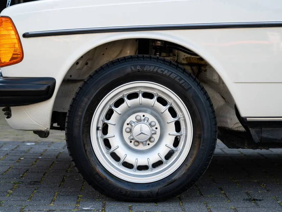 Bild 17/62 von Mercedes-Benz 280 CE (1982)