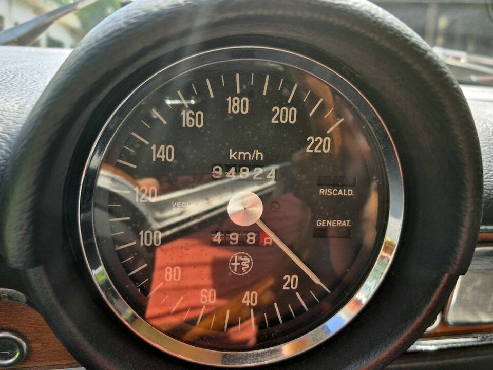 Image 25/50 de Alfa Romeo Giulia GT 1300 Junior (1971)