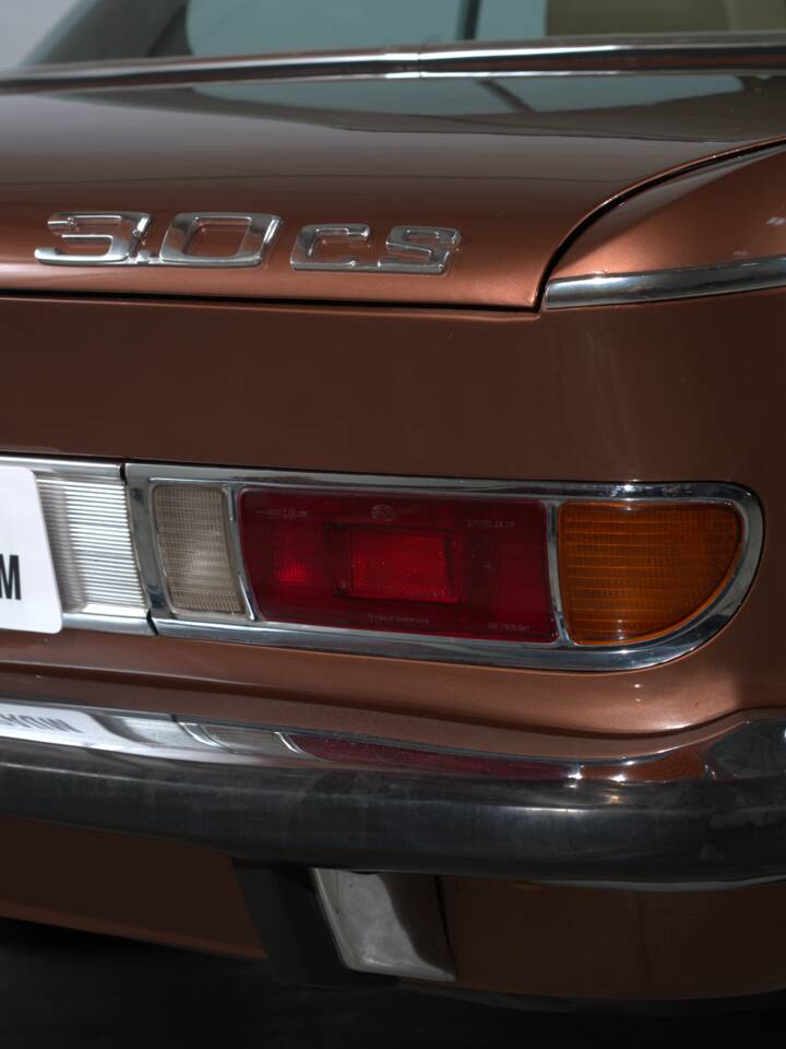 Image 17/41 of BMW 3.0 CS (1975)