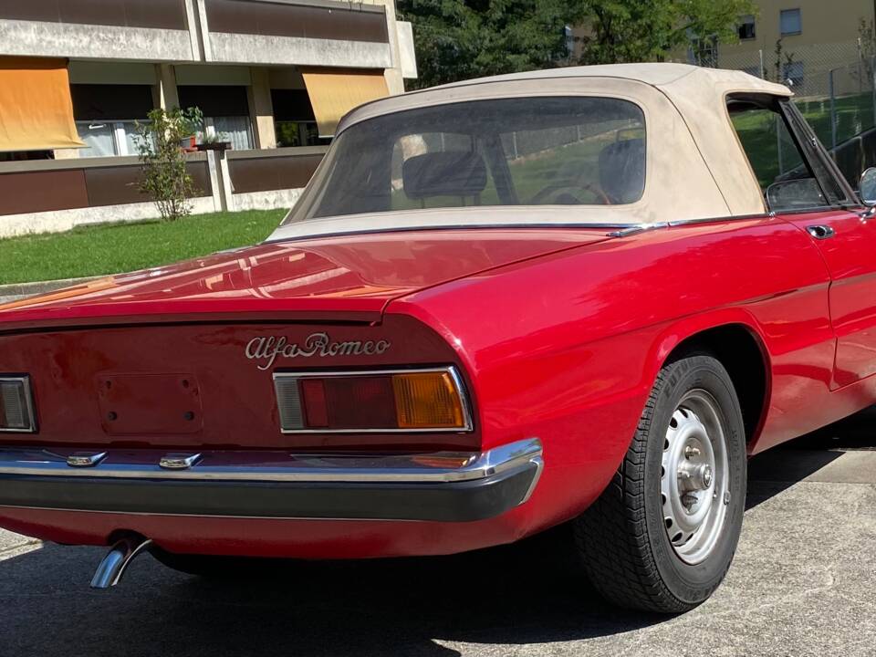 Image 6/50 de Alfa Romeo Spider Veloce 2000 (1973)