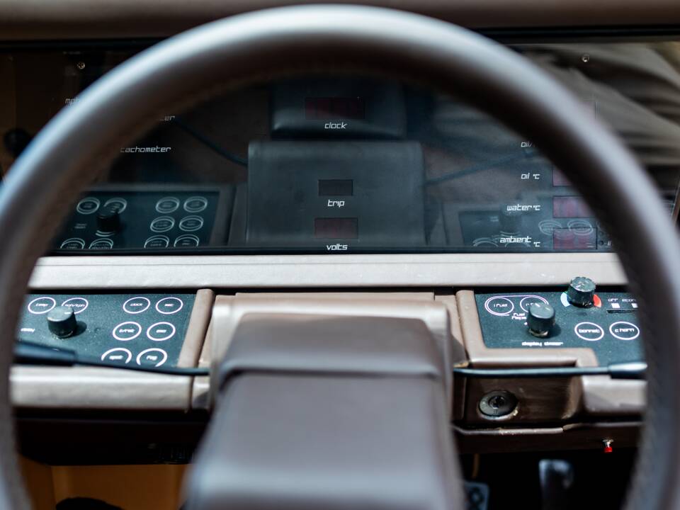 Immagine 29/38 di Aston Martin Lagonda (1981)