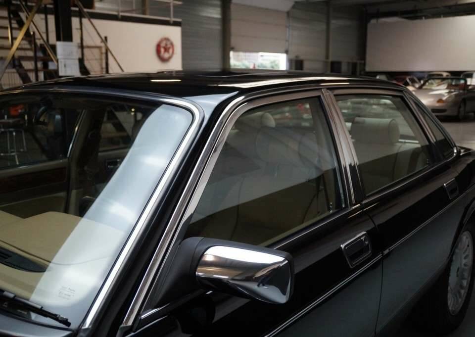 Image 36/47 of Jaguar XJ12 6.0 (1994)