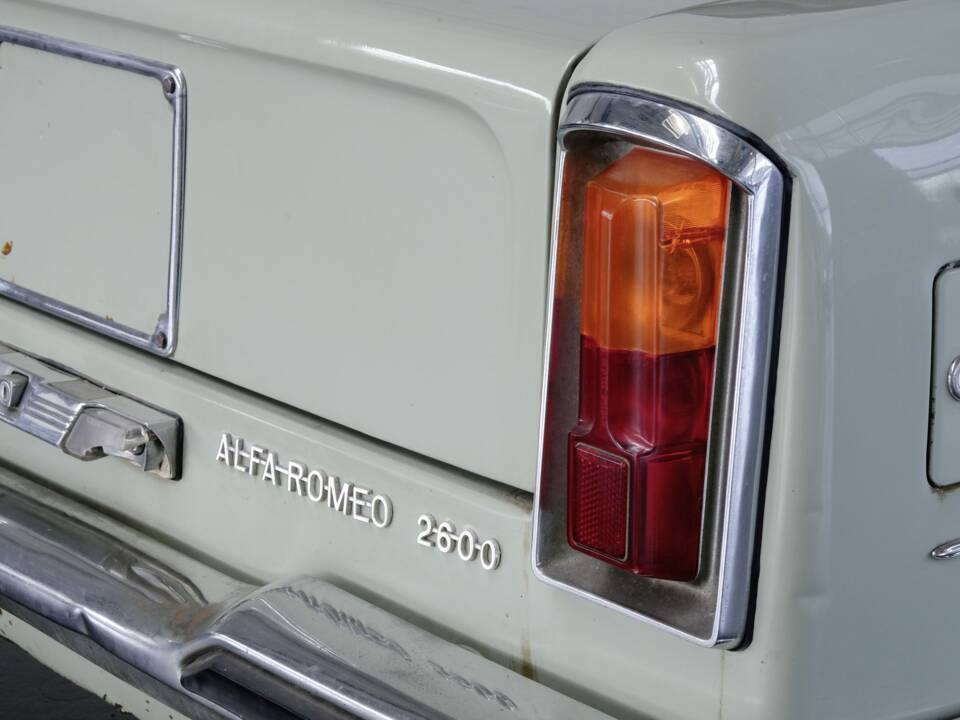 Image 46/48 of Alfa Romeo 2600 Berlina (1962)
