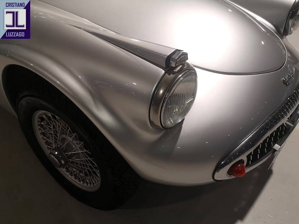 Image 15/37 of Daimler SP 250 (1960)