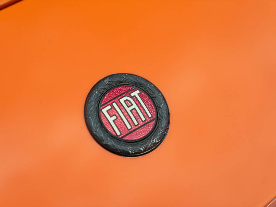 Image 21/50 of FIAT Dino 2400 Spider (1972)