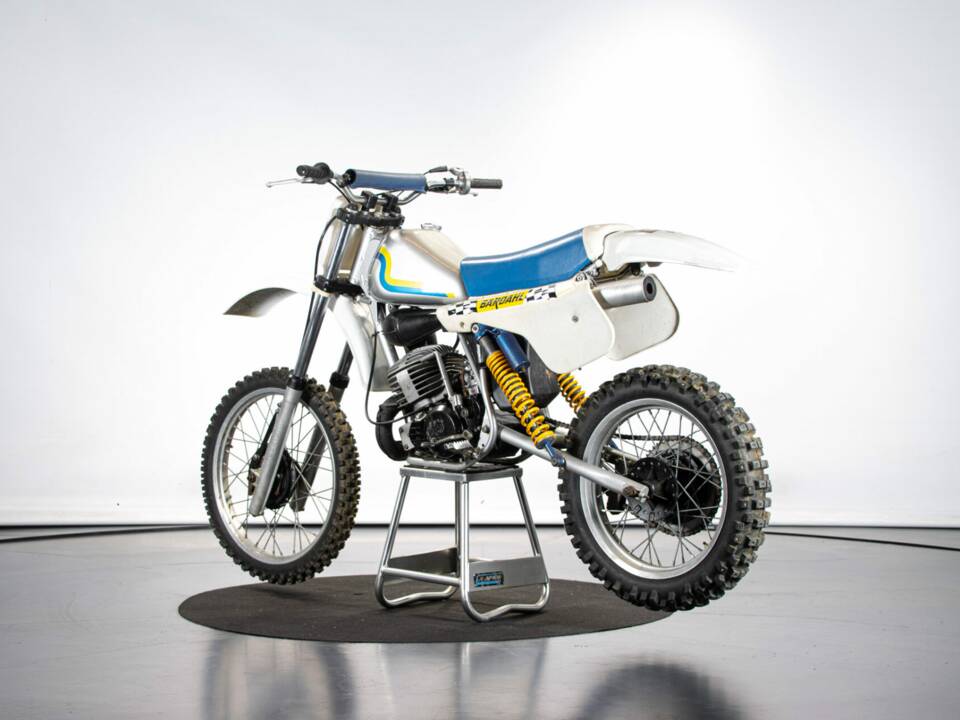 Immagine 2/48 di Husqvarna CR 250 (1983)