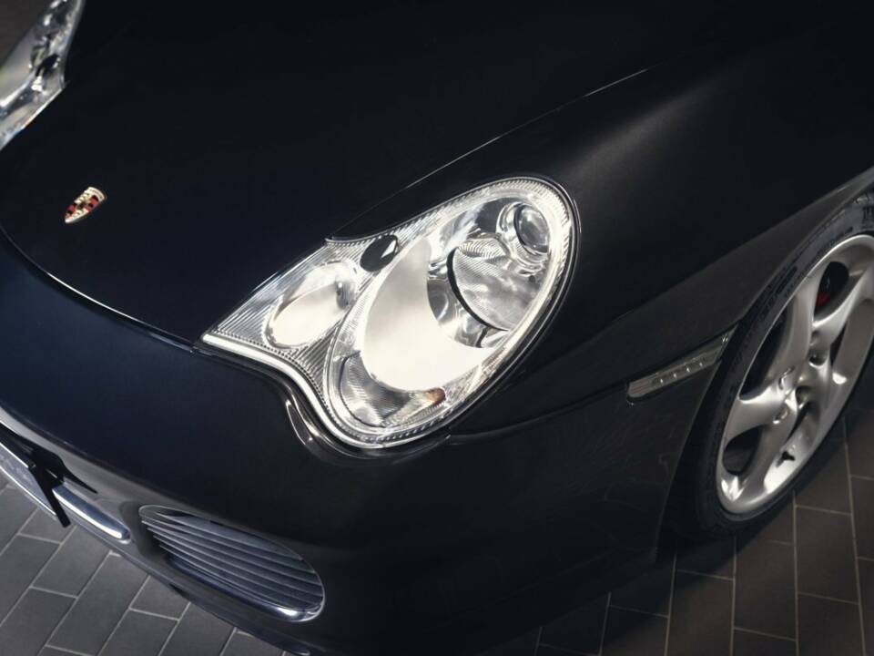 Bild 3/15 von Porsche 911 Carrera 4S (2003)