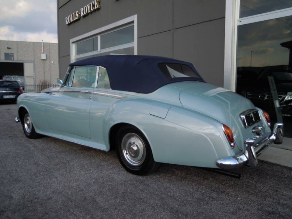 Image 6/21 de Bentley S3 Mulliner Park Ward DHC (1965)