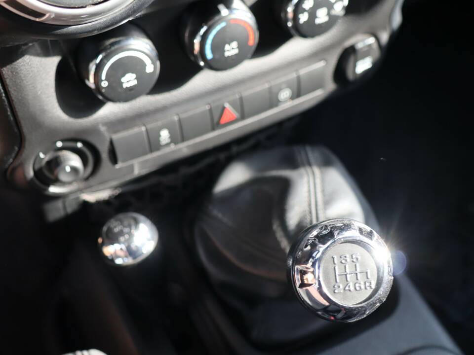 Image 35/50 of Jeep Wrangler 3.8 Rubicon (2011)