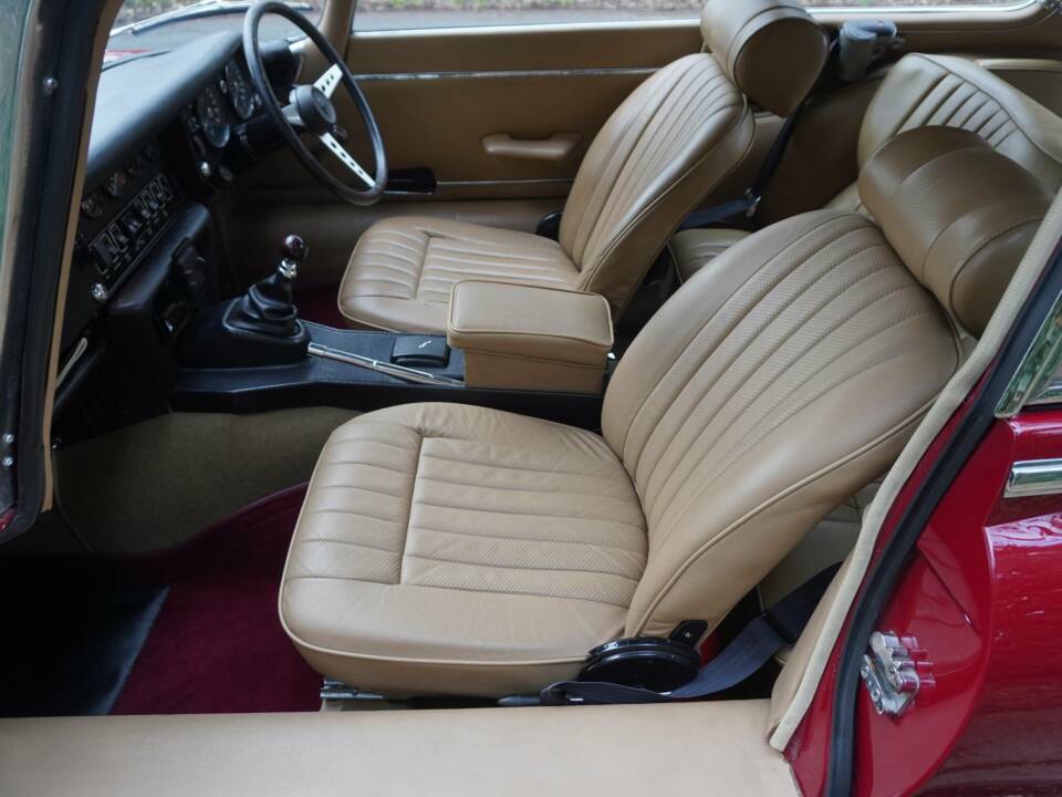 Image 12/19 of Jaguar Type E V12 (2+2) (1971)