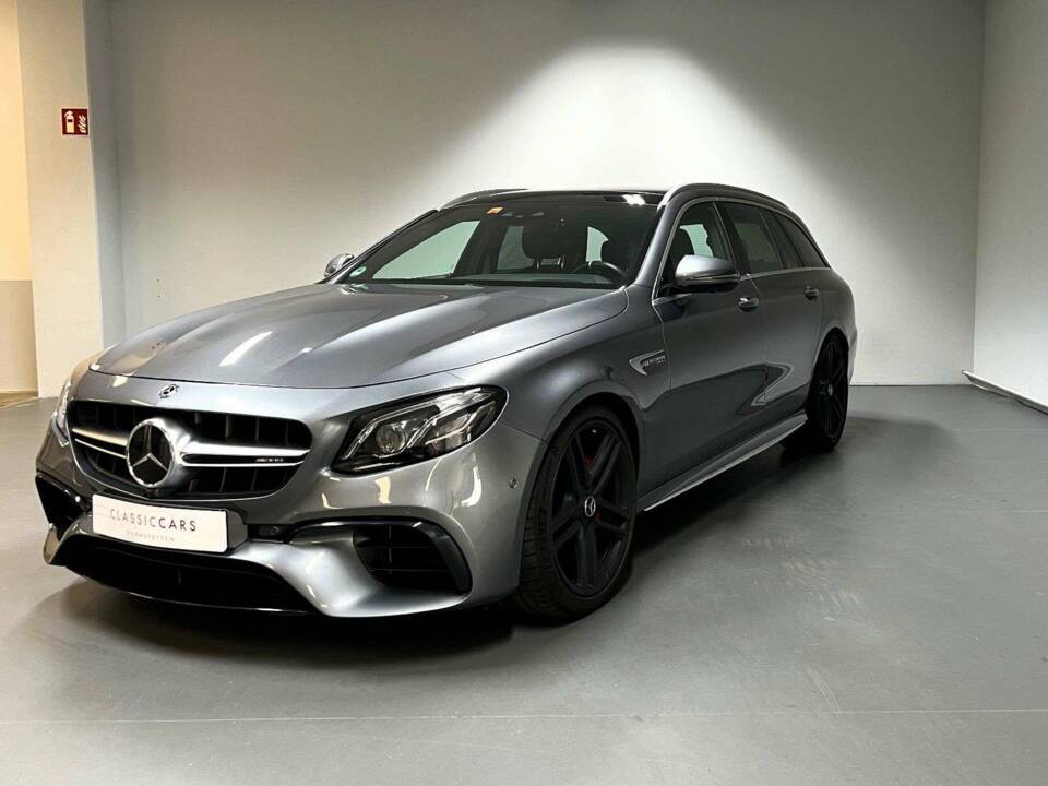 Image 1/15 of Mercedes-Benz AMG E 63 S 4MATIC+ T (2017)