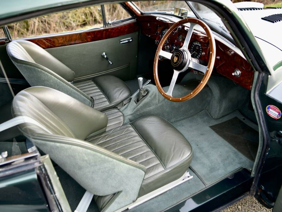 Image 28/50 of Jaguar XK 140 FHC (1956)