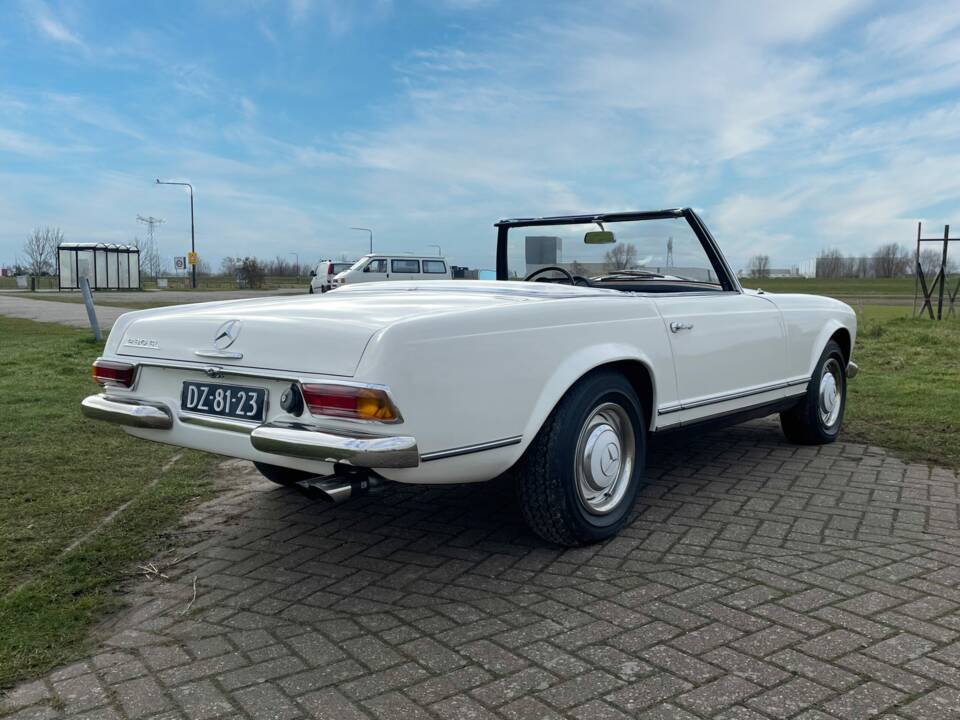 Image 7/8 of Mercedes-Benz 230 SL (1964)