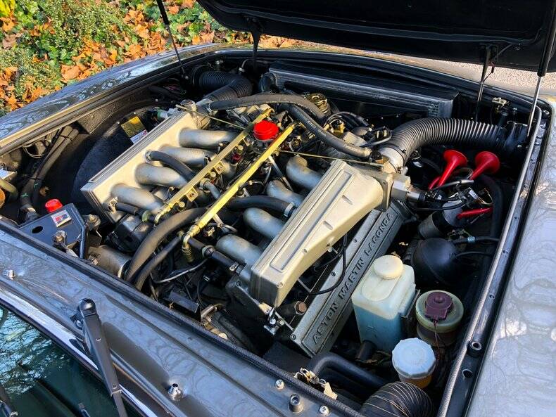 Image 25/34 of Aston Martin V8 Vantage (1987)