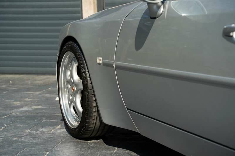 Immagine 33/50 di Porsche 944 Turbo (1990)