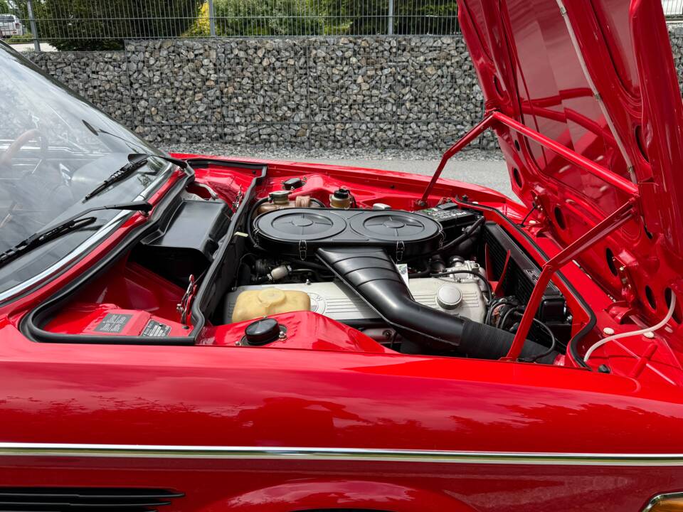 Image 52/73 of BMW 2,5 CS (1975)