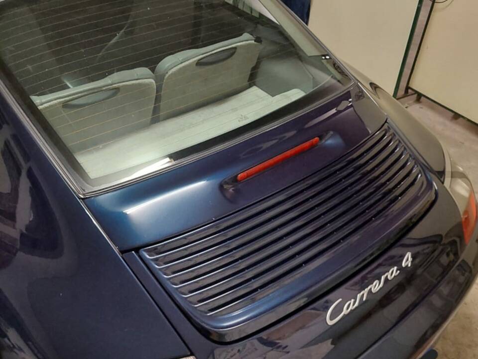 Image 8/12 of Porsche 911 Carrera 4 (1998)