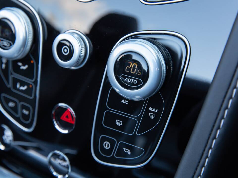 Bild 52/68 von Aston Martin V12 Vantage S (2018)