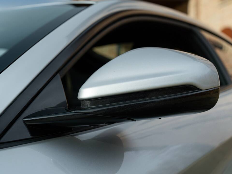 Image 32/50 of Ferrari F12berlinetta (2013)