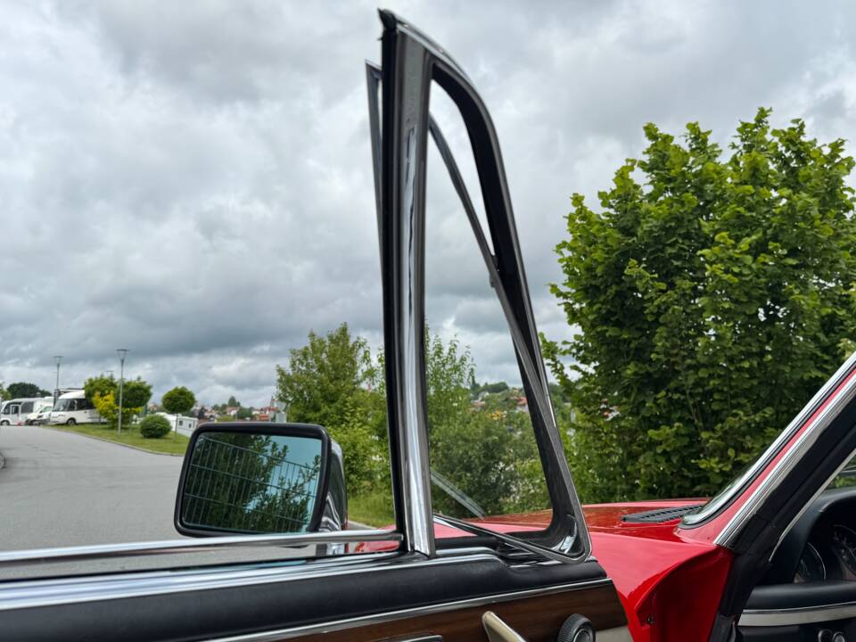 Image 28/73 of BMW 2,5 CS (1975)