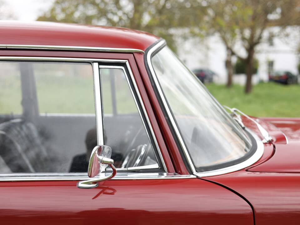 Image 49/50 of Mercedes-Benz 220 (1967)