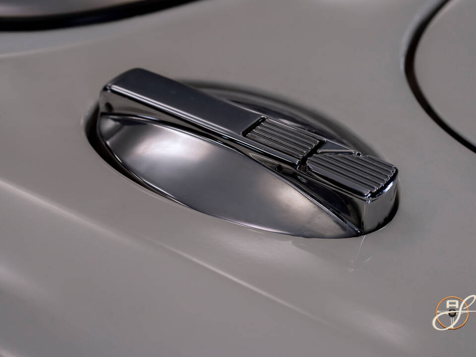 Image 19/22 of Jaguar XJ 12 (1986)