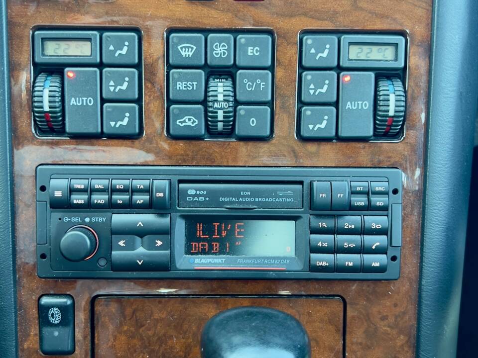 Immagine 17/32 di Mercedes-Benz 400 SE (1993)