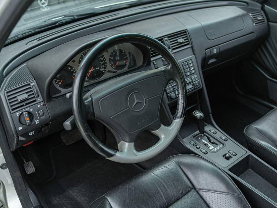 Image 33/50 of Mercedes-Benz C 36 AMG (1995)