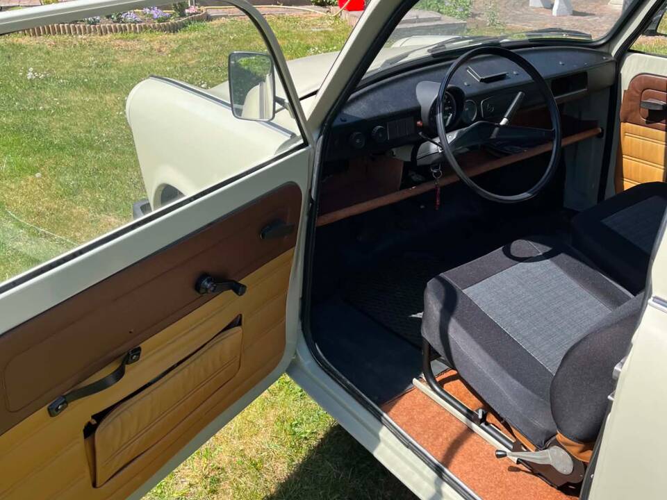 Immagine 7/10 di Trabant 601 Universal (1984)