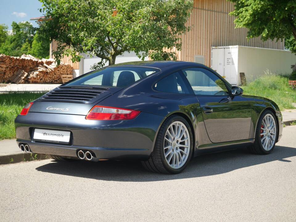 Image 5/33 of Porsche 911 Carrera S (2005)