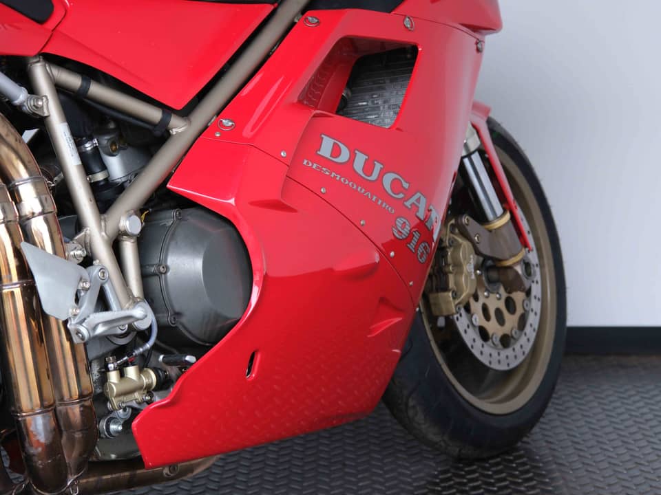 Bild 88/93 von Ducati 916 Strada (1994)