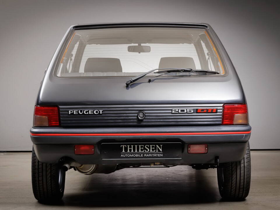 Imagen 7/28 de Peugeot 205 GTi 1.9 (1991)