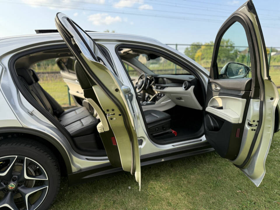 Bild 5/6 von Alfa Romeo Stelvio 2.2 JTDm (2021)