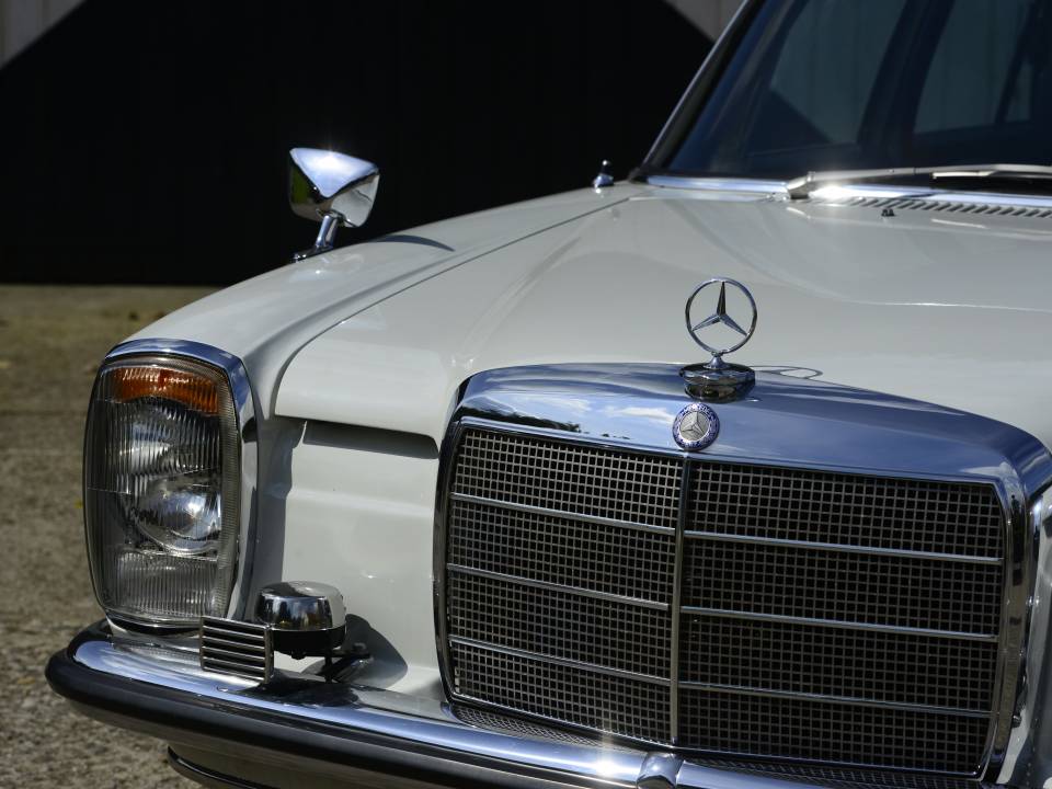 Imagen 7/31 de Mercedes-Benz 200 D (1971)
