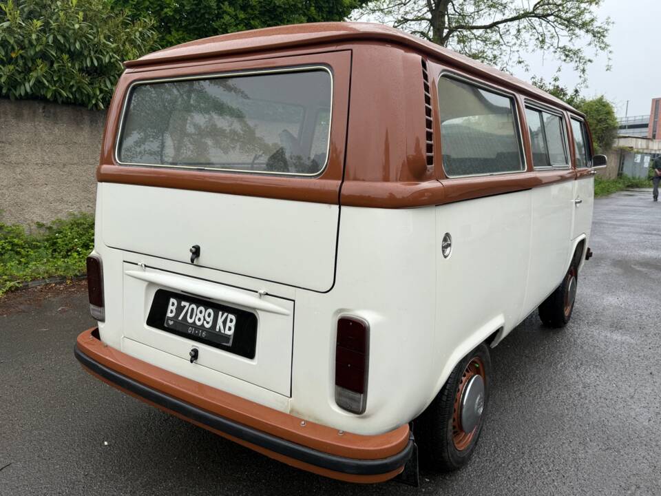 Bild 2/18 von Volkswagen T2b Kleinbus (1979)