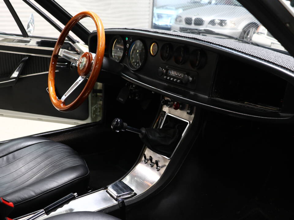 Image 17/31 of Alfa Romeo Junior Zagato GT 1600 (1973)