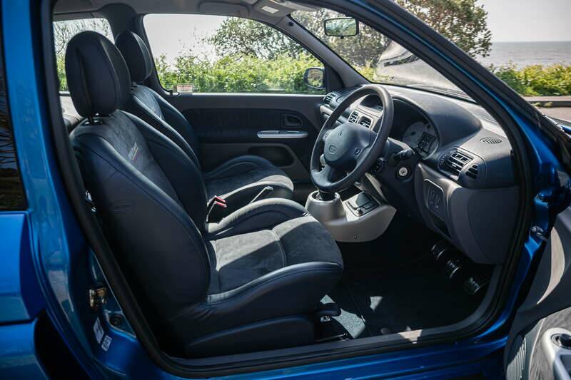 Image 30/34 of Renault Clio II V6 (2002)