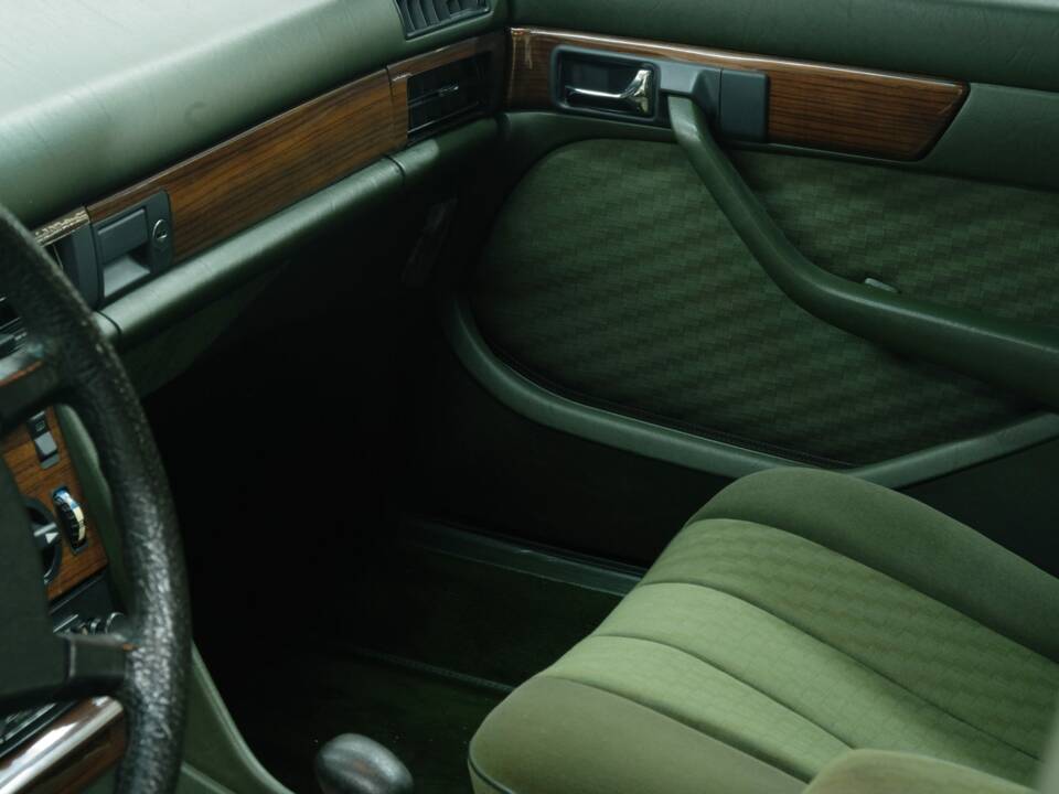 Bild 39/50 von Mercedes-Benz 280 SE (1984)