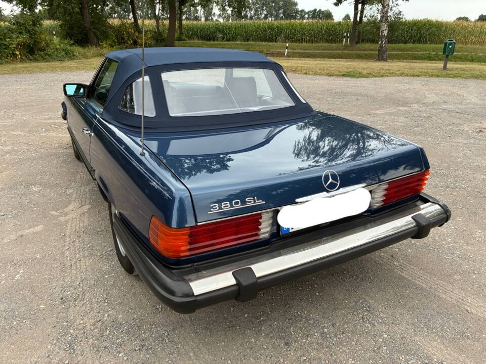 Image 4/8 de Mercedes-Benz 380 SL (1985)