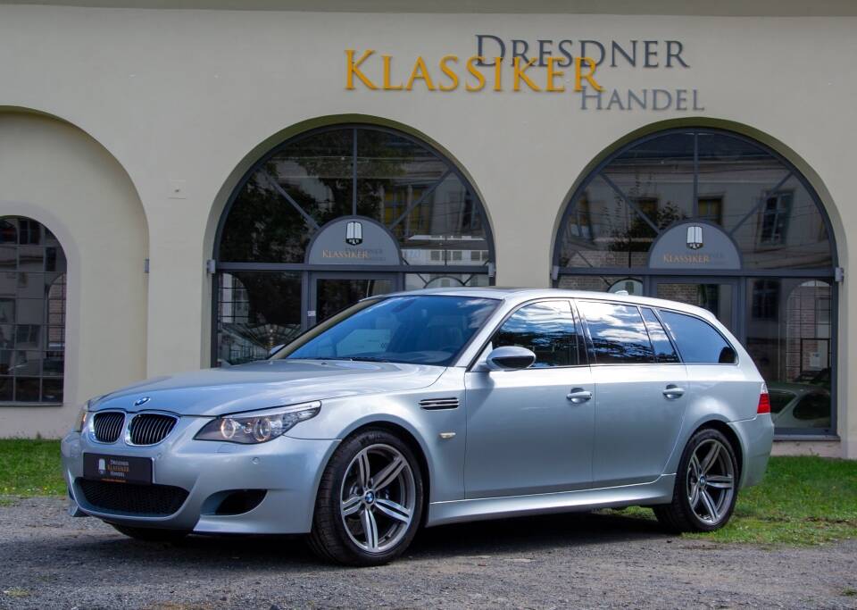 Afbeelding 1/41 van BMW M5 Touring (2008)