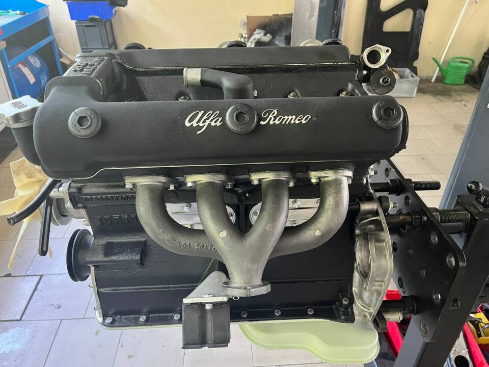 Image 21/23 of Alfa Romeo 2000 Spider (1961)