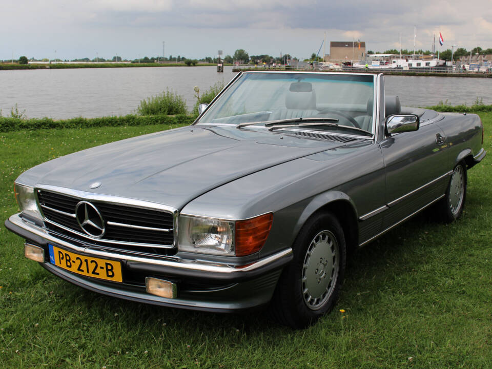 Bild 5/27 von Mercedes-Benz 560 SL (1989)