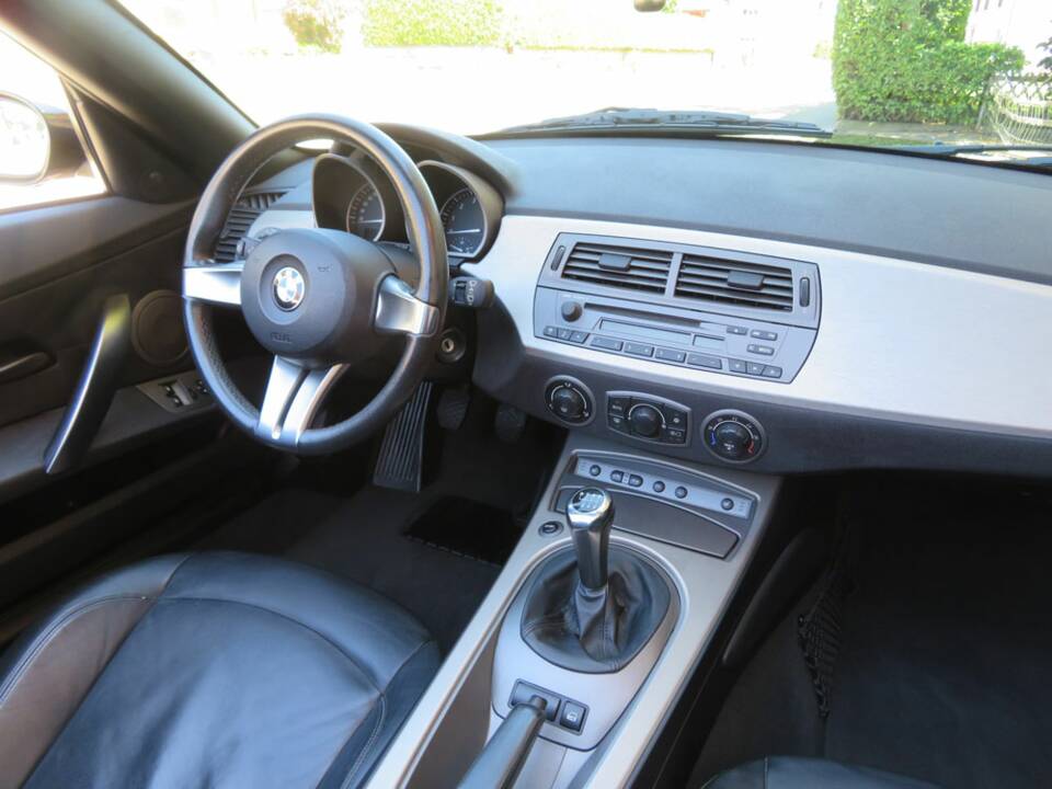 Bild 13/18 von BMW Z4 3.0i (2004)