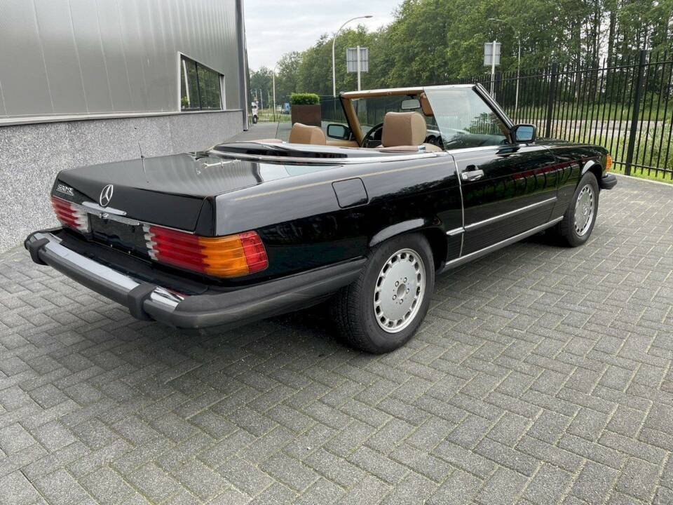 Afbeelding 13/36 van Mercedes-Benz 560 SL (1986)