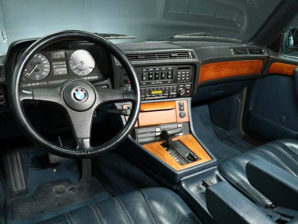 Immagine 12/30 di BMW 735i (1985)