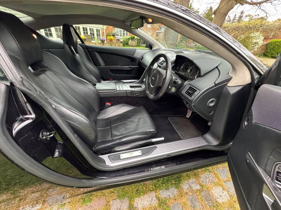 Afbeelding 25/30 van Aston Martin DB 9 (2007)