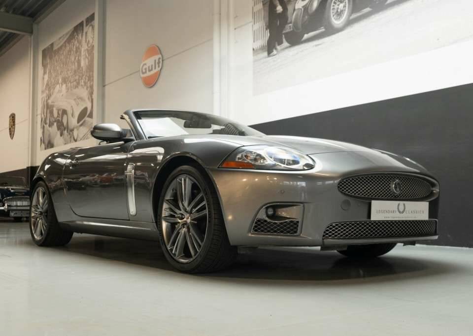 Image 2/46 of Jaguar XKR (2008)