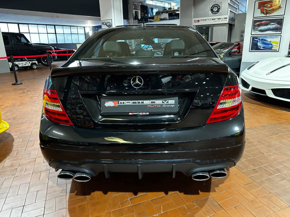 Image 4/38 de Mercedes-Benz C 63 AMG (2013)